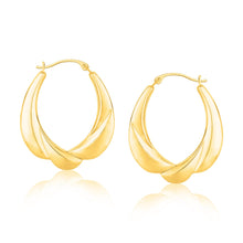 Load image into Gallery viewer, Yellow Gold 14k Scallop Motif Graduated Oval Hoop Earrings in Snap Lock